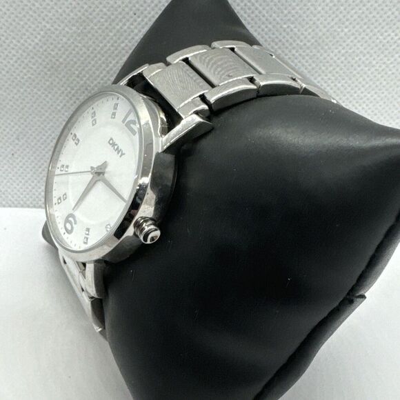 DKNY NY8160 Women's Silver Stainless Steel Analog Dial Quartz Wrist Watch JNA274 - Picture 2 of 11
